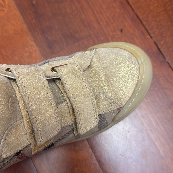 Shoes - Picture 5 of 5